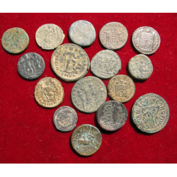 Lot petit prix - 16 monnaies antiques (majoritairement romaines)