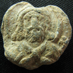André – Sceau byzantin en plomb (Ø 19 mm, 5,07 g). VIIᵉ siècle.