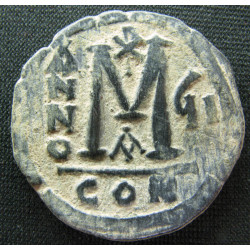 Justin II et Sophie – Follis frappé à Constantinople – AN 8 – Sear 360 - Variété avec Chrisme