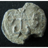 Théodore. Sceau byzantin en plomb (Ø 17/22 mm, 7,85 g). VIᵉ–VIIᵉ siècle.