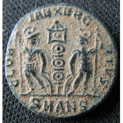 Constantin II – AE4 frappé à Antioche – GLORIA EXERCITVS – RIC 40