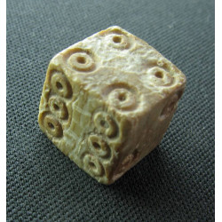 Dé antique cubique en os – Époque romaine – Ier–IIIe siècle apr. J.-C