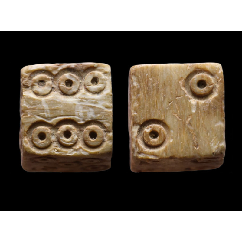 Dé antique cubique en os – Époque romaine – Ier–IIIe siècle apr. J.-C