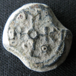 Nonnos, oikonomos (?) - Sceau byzantin en plomb (Ø 15 mm, 4,00 g). Vᵉ–VIᵉ siècle.