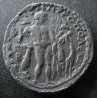 Maximin le Thrace – Moulage en soufre d’un grand bronze provincial de Tarse – Héraclès et Télèphe nourrisson – RPC VI, 710