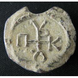 Prokopios, chartulaire. Sceau byzantin en plomb (Ø 23 mm, 10 g). VIᵉ siècle.