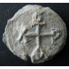 Théophane, chartulaire. Sceau byzantin en plomb (Ø 23 mm, 8,7 g). VIIᵉ siècle.