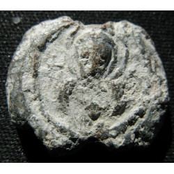 Sergios. Sceau byzantin en plomb (Ø 20 mm, 8,14 g). VIᵉ–VIIᵉ siècle.