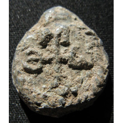 Thomas, diacre. Sceau byzantin en plomb (Ø 21 × 24 mm, 14,91 g). VIᵉ–VIIᵉ siècle.