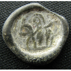 Cavalier. Tessère byzantine en plomb (Ø 14 mm, 1,46 g). VIᵉ siècle ?