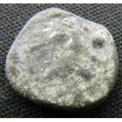 Cavalier. Tessère byzantine en plomb (Ø 14 mm, 1,46 g). VIᵉ siècle ?