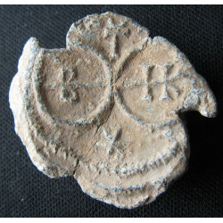 Johannes, droungarios. Sceau byzantin en plomb (Ø 28 mm, 12,12 g). VIIᵉ-VIIIᵉ siècle.