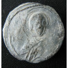 Théodore, stratelates et illustrios (?). Sceau byzantin en plomb (Ø 21 mm, 6,20 g). XIᵉ siècle.