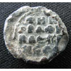 Sceau anonyme métrique. Sceau byzantin en plomb (Ø 15 mm, 3,70 g). XIᵉ siècle.