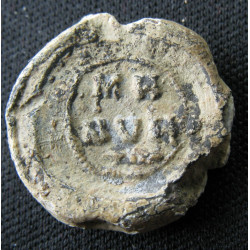 Sceau anonyme à la formule γραφὴ μηνύει. Sceau byzantin en plomb (Ø 16,81 mm, 4,93 g). XIᵉ siècle.