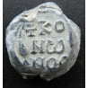 Kônôn, patrice. Sceau byzantin en plomb (Ø 23 mm, 15 g). VIIIᵉ siècle.