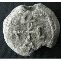 Anastase, stratélate. Sceau byzantin en plomb (Ø 21,2 mm, 8,31 g). VIIe siècle.
