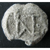 Anastase, stratélate. Sceau byzantin en plomb (Ø 21,2 mm, 8,31 g). VIIe siècle.