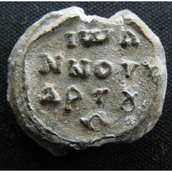 Jean, chartulaire. Sceau byzantin en plomb (Ø 21 mm, 8 g). VIe-VIIe siècle.