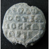 Théodore, ostiaire et chartulaire (?). Sceau byzantin en plomb (Ø 18,76 mm, 5,69 g). XIᵉ siècle.