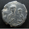 Théophile Bourtzès, protospathaire et archégète. Sceau byzantin en plomb (Ø 28,2 mm, 17,94 g).  XIᵉ siècle