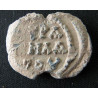 Pierre, stratélatès. Sceau byzantin en plomb (Ø 25 mm, 11,45 g). VIᵉ/VIIᵉ siècle.