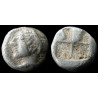 Ionie, Phocée – Diobole AR – Tête de nymphe au sakkos / Carré creux – Klein 452