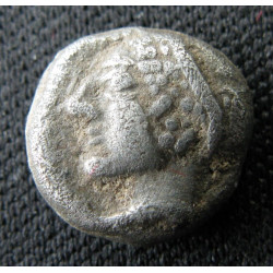 Ionie, Phocée – Diobole AR – Tête de nymphe au sakkos / Carré creux – Klein 452