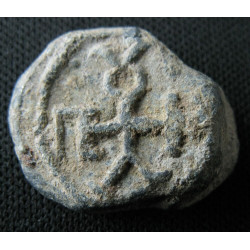 Elpidios et Thomas (?) Sceau byzantin en plomb (Ø 18 mm, 5,92 g). VIIᵉ siècle