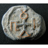 Elpidios et Thomas (?) Sceau byzantin en plomb (Ø 18 mm, 5,92 g). VIIᵉ siècle