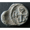 Elpidios et Thomas (?) Sceau byzantin en plomb (Ø 18 mm, 5,92 g). VIIᵉ siècle