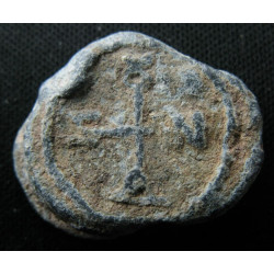 Zenonianos, stratélatès. Sceau byzantin en plomb (Ø 19 × 22 mm, 13,60 g). VIᵉ siècle.