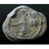 Zenonianos, stratélatès. Sceau byzantin en plomb (Ø 19 × 22 mm, 13,60 g). VIᵉ siècle.
