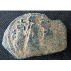 Califat omeyyade – Fals arabo-byzantin imitant le follis d'Héraclius à trois figures – Grand M – Vers 636–660