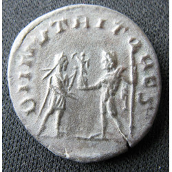 Salonin César – Antoninien frappé à Antioche – DII NVTRITORES – RIC 35