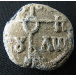 David, protospathaire impérial et ek prosôpou des Thracésiens. Sceau byzantin en plomb (Ø 21 mm, 10,46 g). VIIIᵉ/IXᵉ siècle.