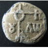 David, protospathaire impérial et ek prosôpou des Thracésiens. Sceau byzantin en plomb (Ø 21 mm, 10,46 g). VIIIᵉ/IXᵉ siècle.