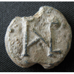 Anastase, chartulaire. Sceau byzantin en plomb (Ø 20 mm, 6,3 g). VIᵉ siècle.