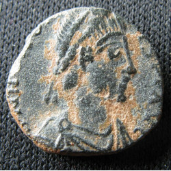 Honorius – Nummus frappé à Rome – VRBS ROMA FELIX