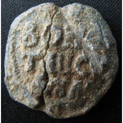 Chartulaire de l'écurie impériale. Sceau byzantin en plomb (Ø 25 mm, 13,70 g). VIIIᵉ siècle.