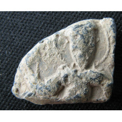 Basile, vestès et anthypatos (?). Sceau byzantin en plomb (Ø 15 mm, 4,63 g). XIᵉ siècle.
