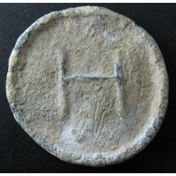 Poids monétaire grec de 8 drachmes – Lettre Η (êta) – IVᵉ–Iᵉʳ siècle av. J.-C.