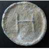 Poids monétaire grec de 8 drachmes – Lettre Η (êta) – IVᵉ–Iᵉʳ siècle av. J.-C.