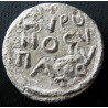 Myrôn, hypatos. Sceau byzantin en plomb (Ø 27 mm, 26,16 g). VIIIᵉ-IXᵉ siècle.
