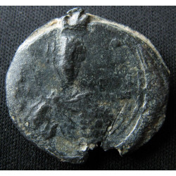 N. Protospathaire. (sceau « en miroir »). Sceau byzantin en plomb (Ø 23 mm, 12,58 g). Xᵉ-XIIᵉ siècle.