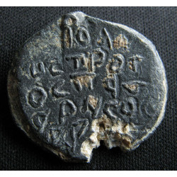 N. Protospathaire. (sceau « en miroir »). Sceau byzantin en plomb (Ø 23 mm, 12,58 g). Xᵉ-XIIᵉ siècle.
