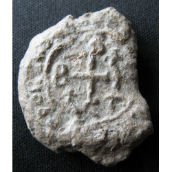 Béser, patrice et stratège. Sceau byzantin en plomb (Ø 24/30 mm, 24,40 g). VIIIᵉ siècle, première moitié.
