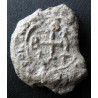Béser, patrice et stratège. Sceau byzantin en plomb (Ø 24/30 mm, 24,40 g). VIIIᵉ siècle, première moitié.