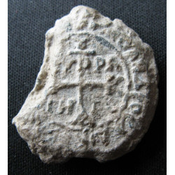 Béser, patrice et stratège. Sceau byzantin en plomb (Ø 24/30 mm, 24,40 g). VIIIᵉ siècle, première moitié.