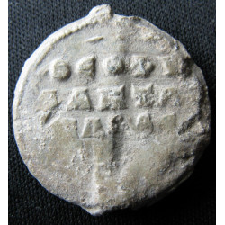 Théophylacte, spathaire impérial et juge de Charsianon. Sceau byzantin en plomb (Ø 23 mm, 9,45 g). Vers 1032.
